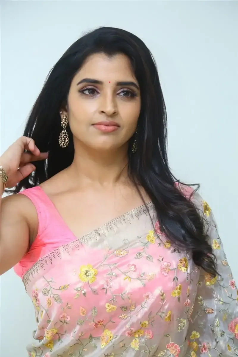 Anchor Shyamala in Pink Saree at Mayapetika Movie Pre Release Event